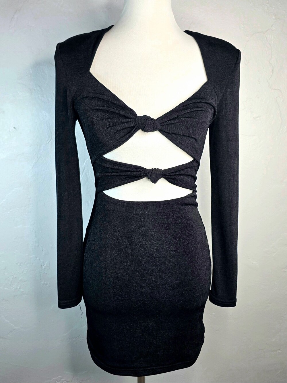 Misha Collection Gracie Black Cutout Mini Dress Knot Detail Long Sleeve Size 4